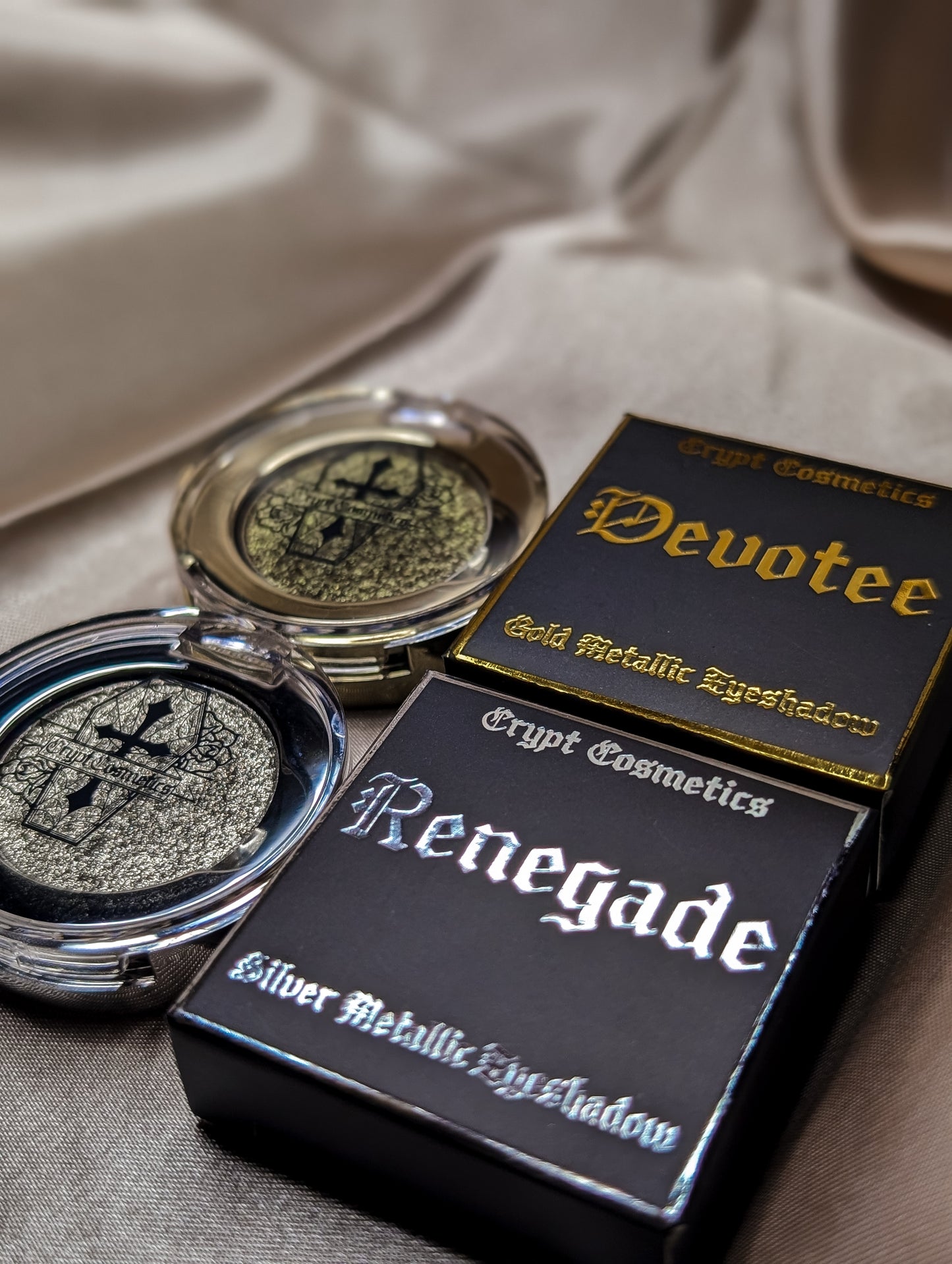 Devotee - Metallic gold eyeshadow single