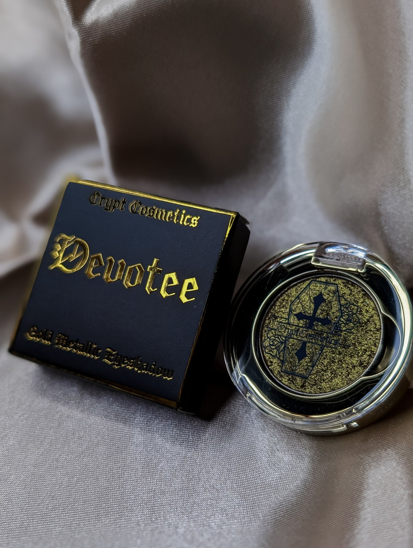 Devotee - Metallic gold eyeshadow single
